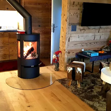 Chalet Avec Vue Sur Les Alpes Au Calme - *