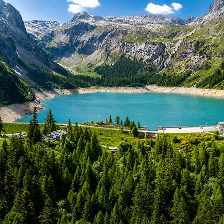 Avec Vue Sur Les Alpes Au Calme -